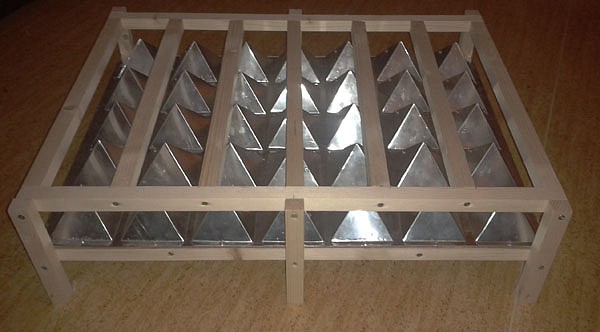 Pyramidálny generátor so stolčekom