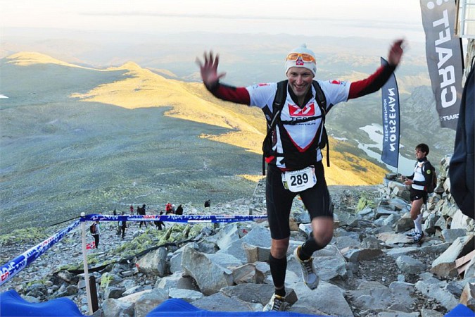 ... a končí maratónom po skalnej ceste na vrchol hory Gaustatoppen
