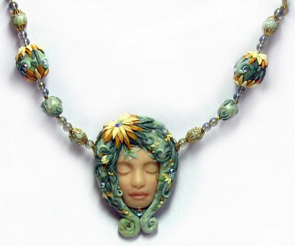 pendantcenterwbeads.jpg