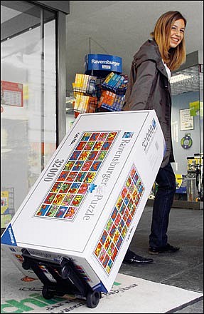 Pri kúpe najväčšieho sériovo vyrábaného puzzle dostanete v cene aj praktický vozík
