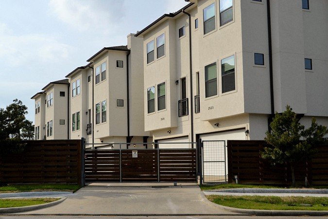 real-estate-3297625-1920.jpg