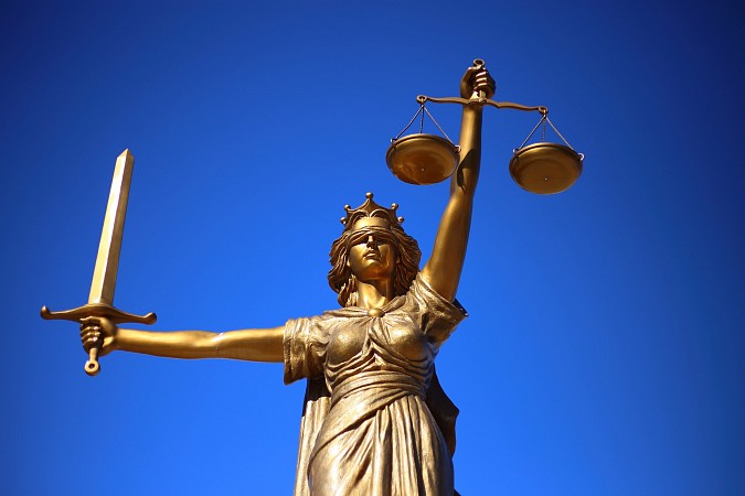 justice-2060093-1920.jpg