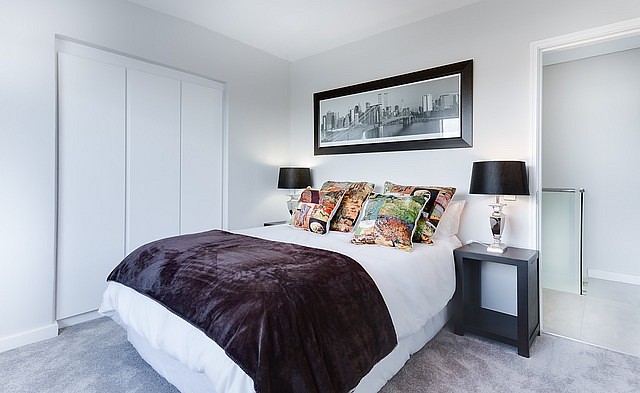 modern-minimalist-bedroom-3100786-640.jpg