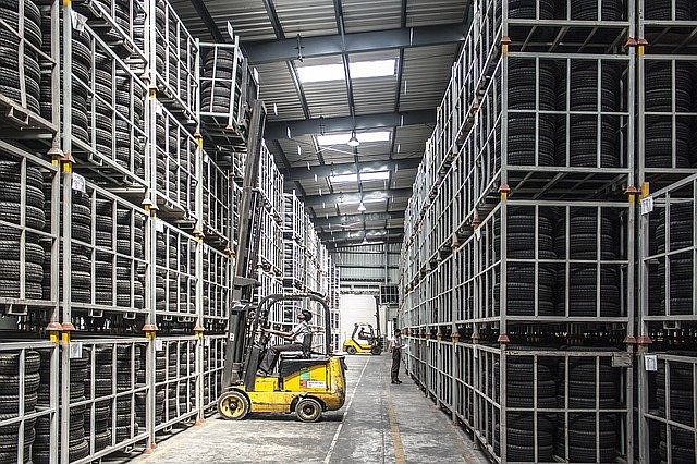 forklift-835340-640.jpg