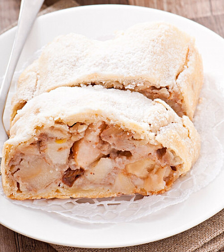 rsz-slice-apple-strudel-plate.jpg