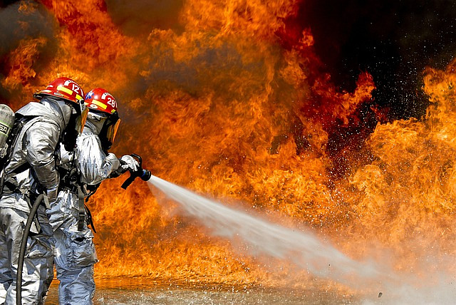 firefighters-115800-640.jpg
