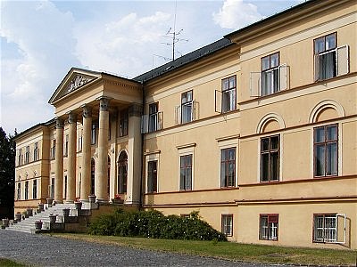 dolna-krupa-kastiel-priecelie.jpg