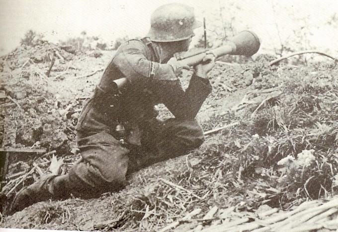 panzerfaust-soldier.jpg