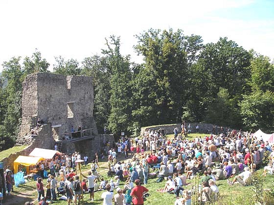 Najrušnejšie býva na Pustom hrade počas turistického výstupu, ktorý sa tradične koná v prvú septembrovú sobotu