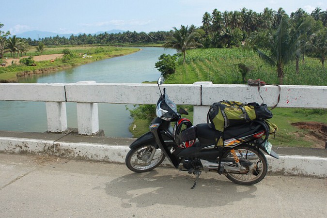motorka-na-moste.jpg