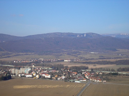 Celkový pohľad na Hliník nad Hronom zo Szabóovej skaly
