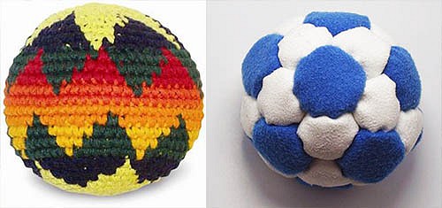 Háčkovaná loptička a 32 panelová loptička na Footbag