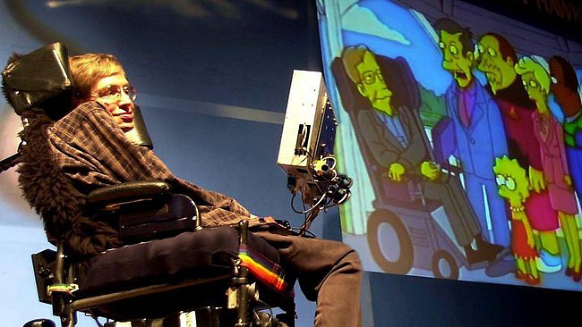 Stephen Hawking prezentuje sám seba, ako kreslenú postavičku v Simpsonovcoch