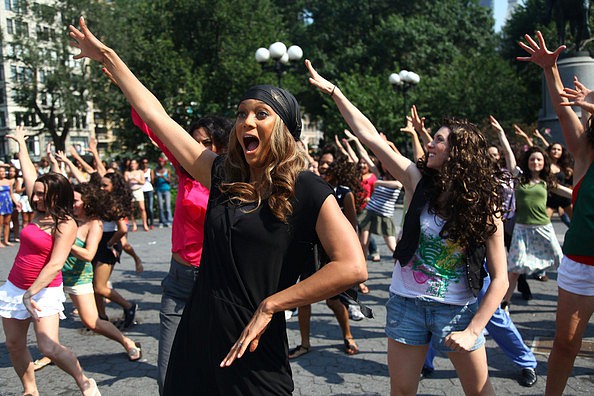 tyra-banks-participates-dance-flash-mob-union-a-v-ffhfnkbl.jpg