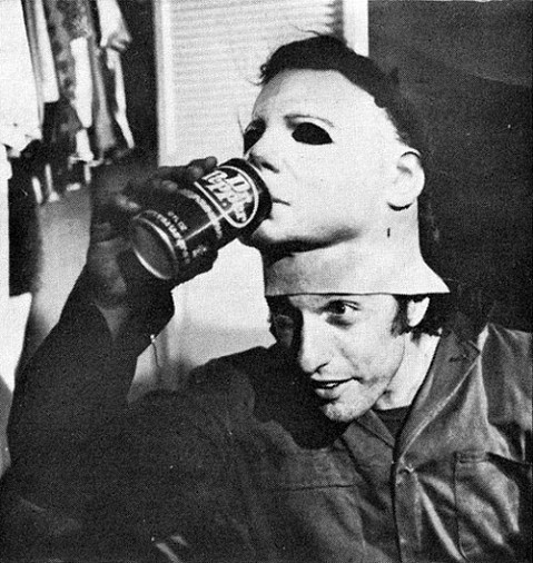 nick-castle-as-michael-myers-on-a-break-while-filming-halloween.jpg