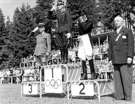Fotografia, ktorá obletela svet. Dojatá Lis na olympijskom stupni víťazov. Bez barlí, bez podopierania. Ochrnutá...a predsa zdravá.